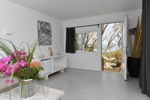 Mobile Suite, Beachfront, 1 bedroom, 1 living room | Allergitestet sengetøy, blendingsgardiner og lydisolert