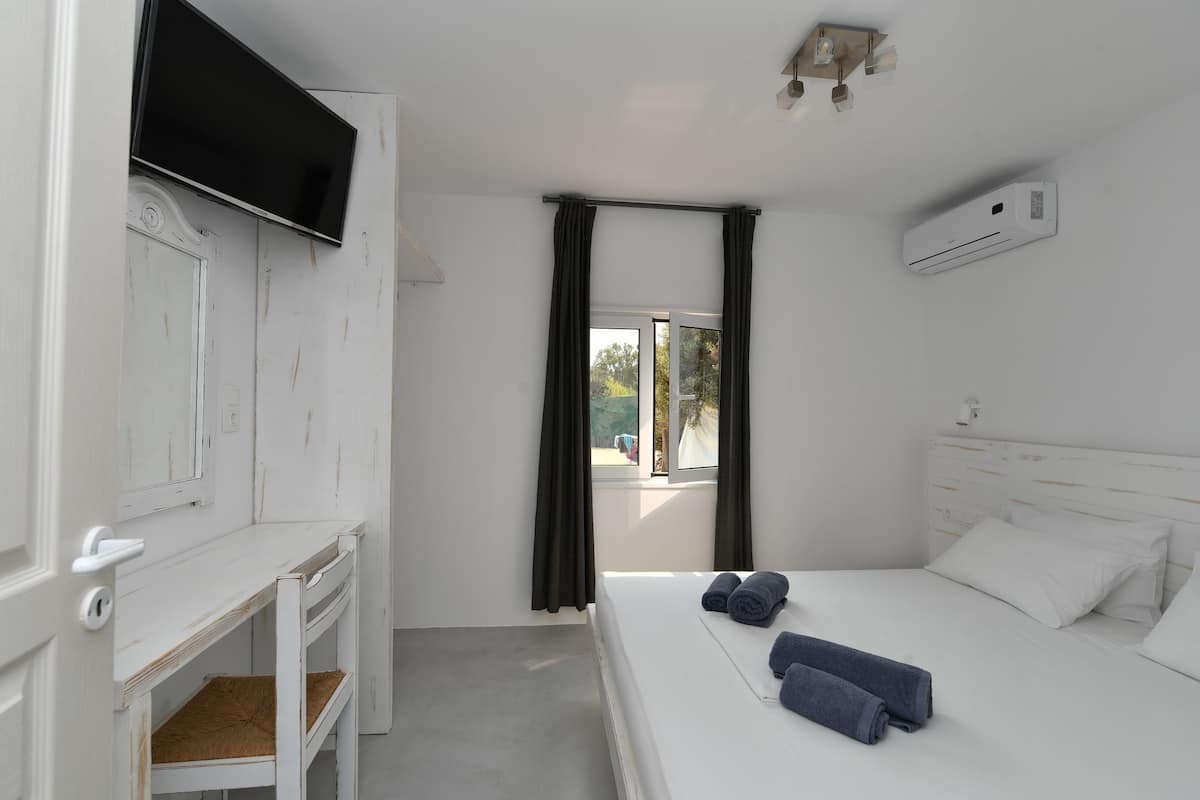 suite, sea view, beachfront | 2 bedrooms, minibar, blackout curtains, soundproofing
