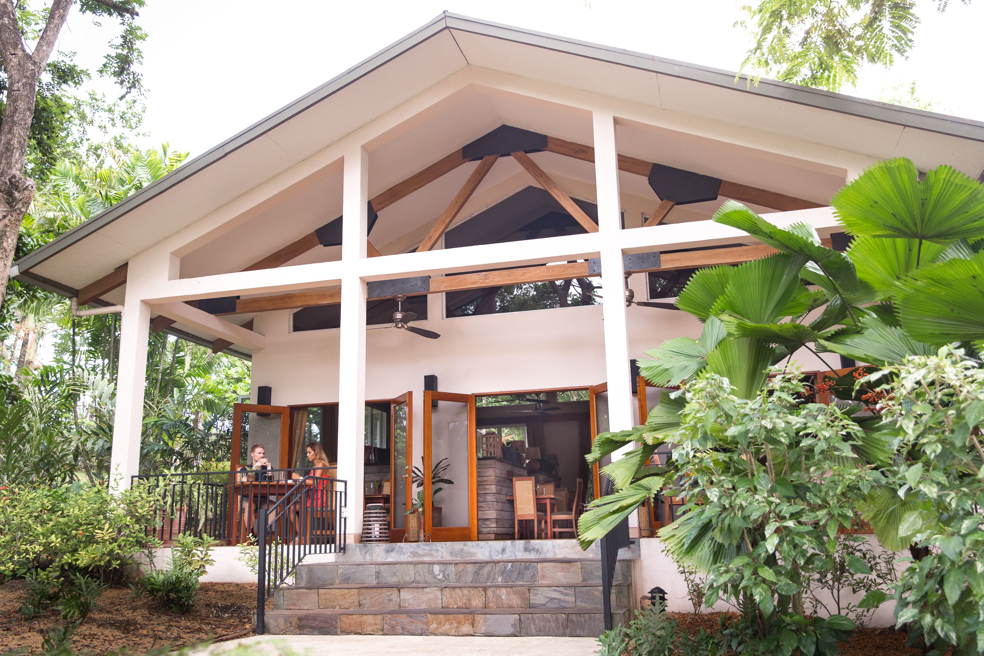 Déjeuner, dîner et souper servis sur place, vue sur le jardin 