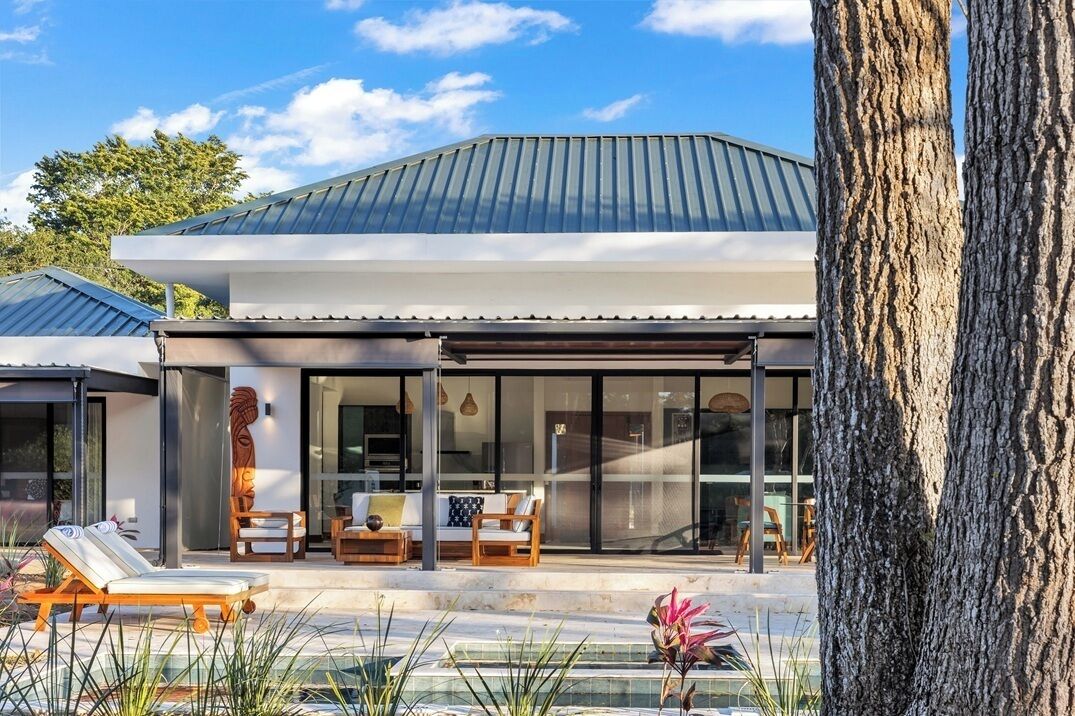 Two Bedroom Signature Villa | Minibaari, tallelokero huoneessa, yksilöllisesti sisustettu