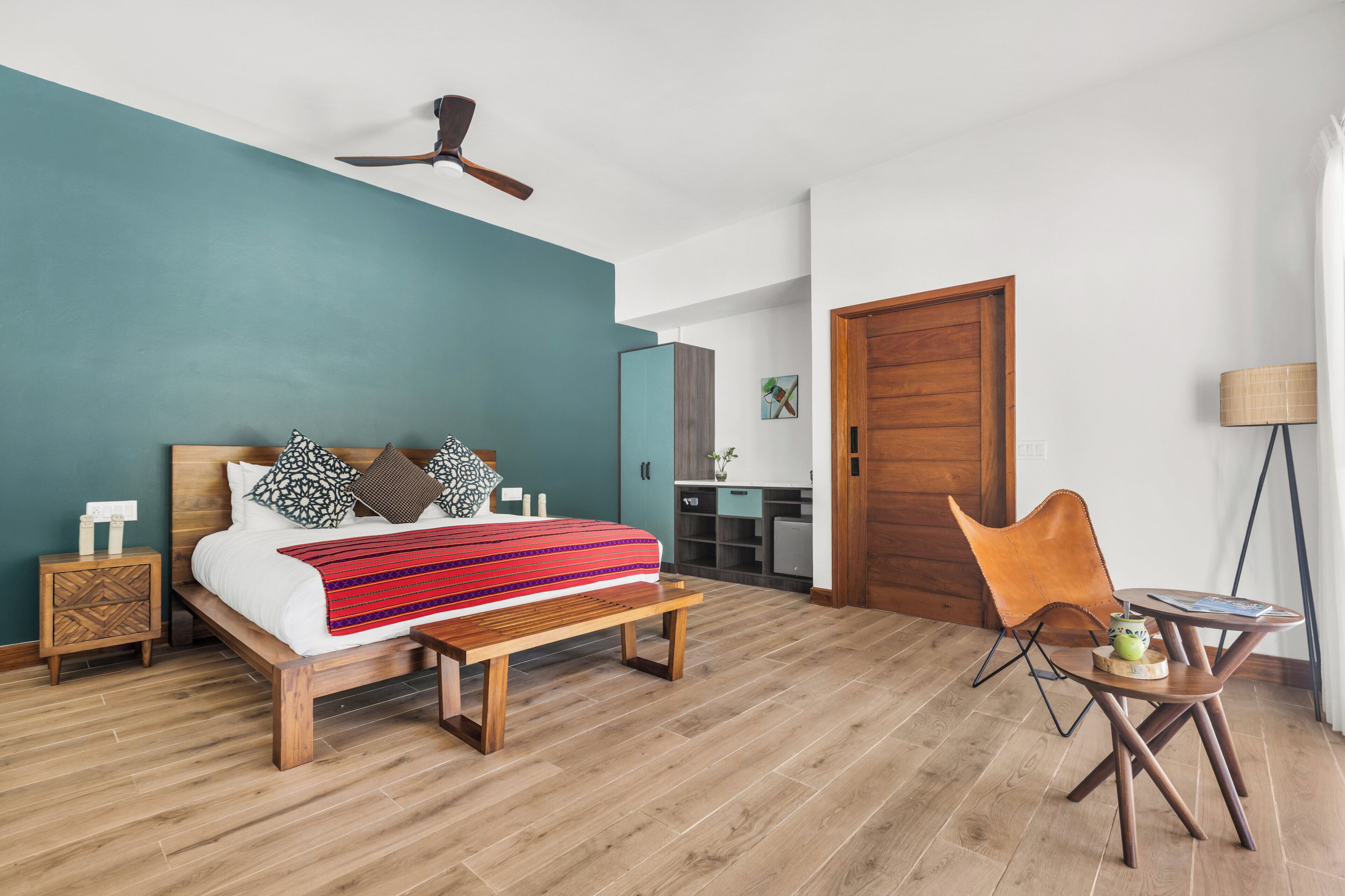 Minibaari, tallelokero huoneessa, yksilöllisesti sisustettu