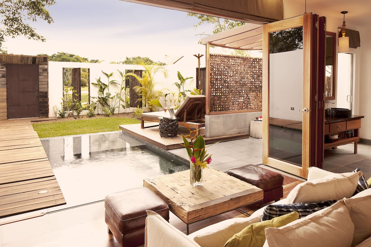 Minibar, in-room safe, individually decorated, individually furnished