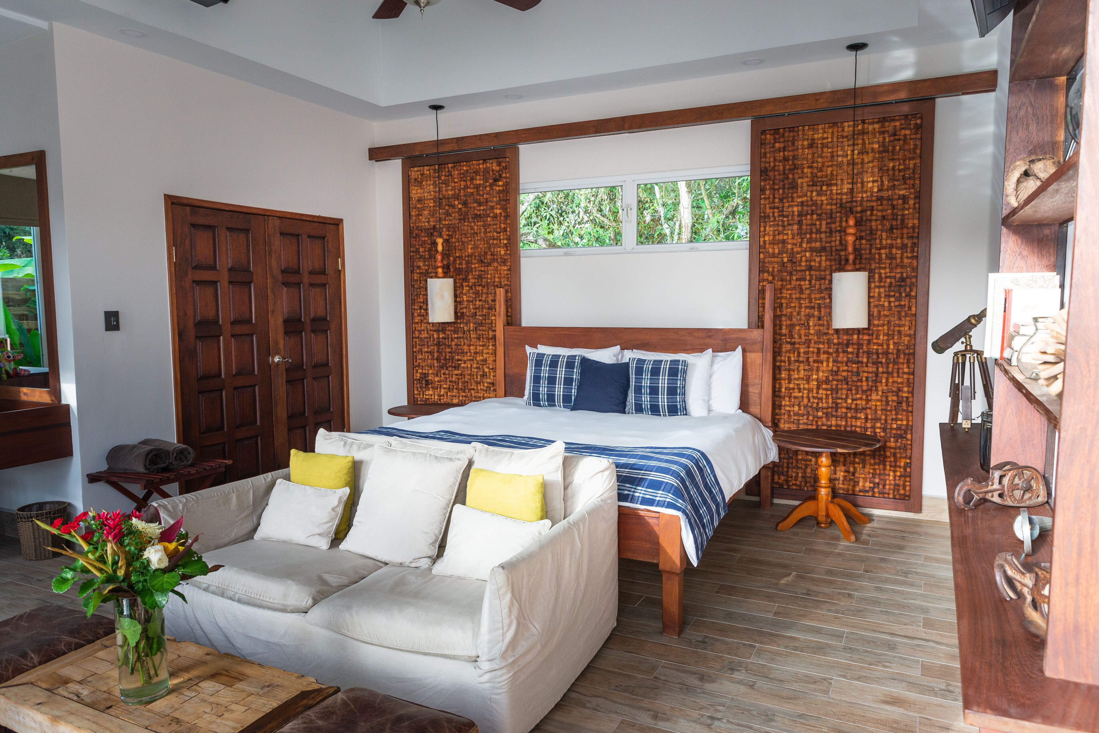 Minibar, két bảo mật tại phòng, trang trí khác biệt 