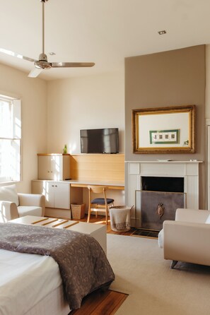 Waterfront Accessible Queen Room | 1 bedroom, premium bedding, pillowtop beds, in-room safe