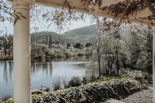 套房, 1 张特大床, 露台 (Waterfront Spa) | 客房景观