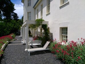 Waterfront Terrace Spa Suite (King) | Terrace/patio