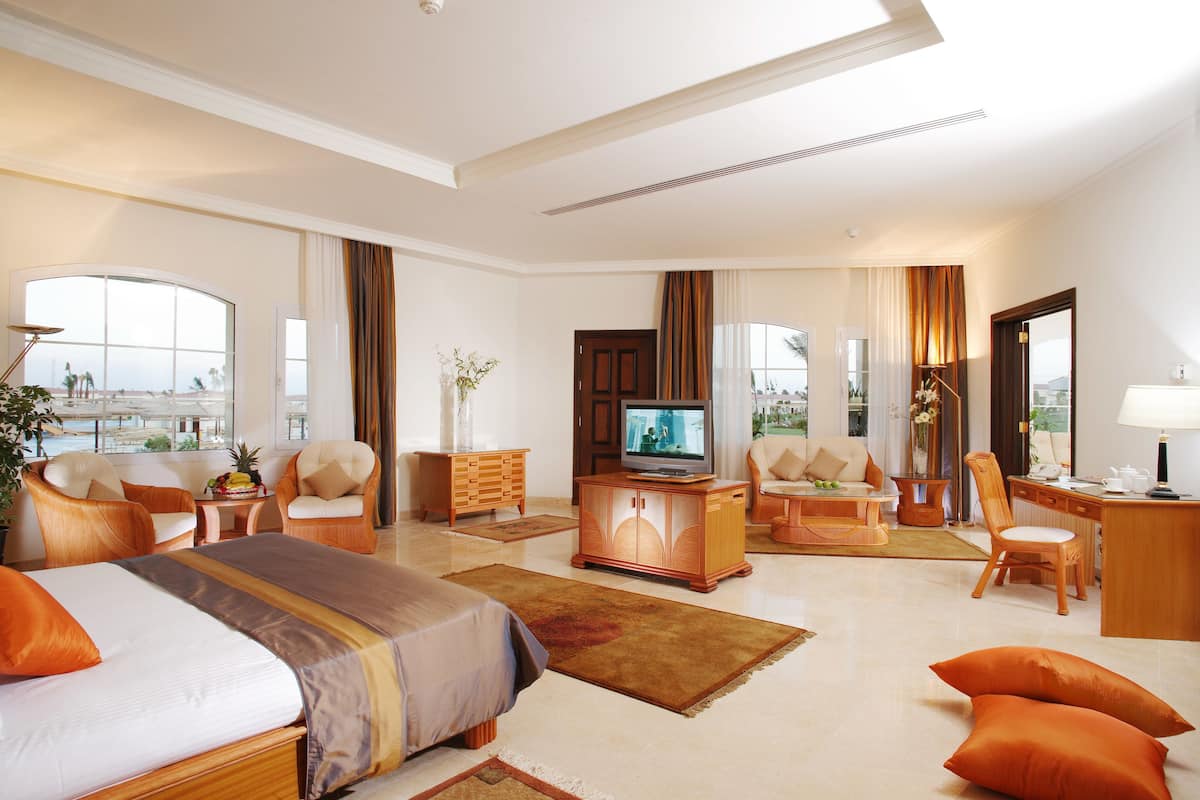 Mısır pamuklu çarşaf takımı, kaliteli yatak takımı, minibar, odada kasa