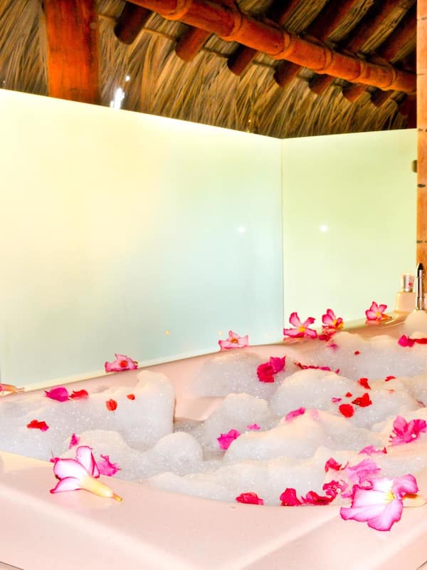 Couples treatment room(s), sauna, hot tub, Turkish bath/hammam