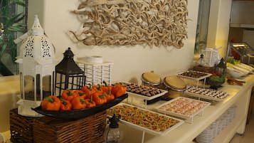 每日供應即叫即煮早餐 (費用另計)