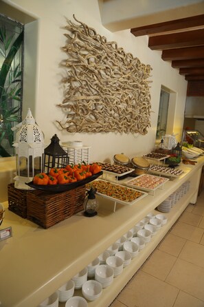 Daily cooked-to-order breakfast for a fee - Pacífica Resort Ixtapa All-Inclusive (Ixtapa)
