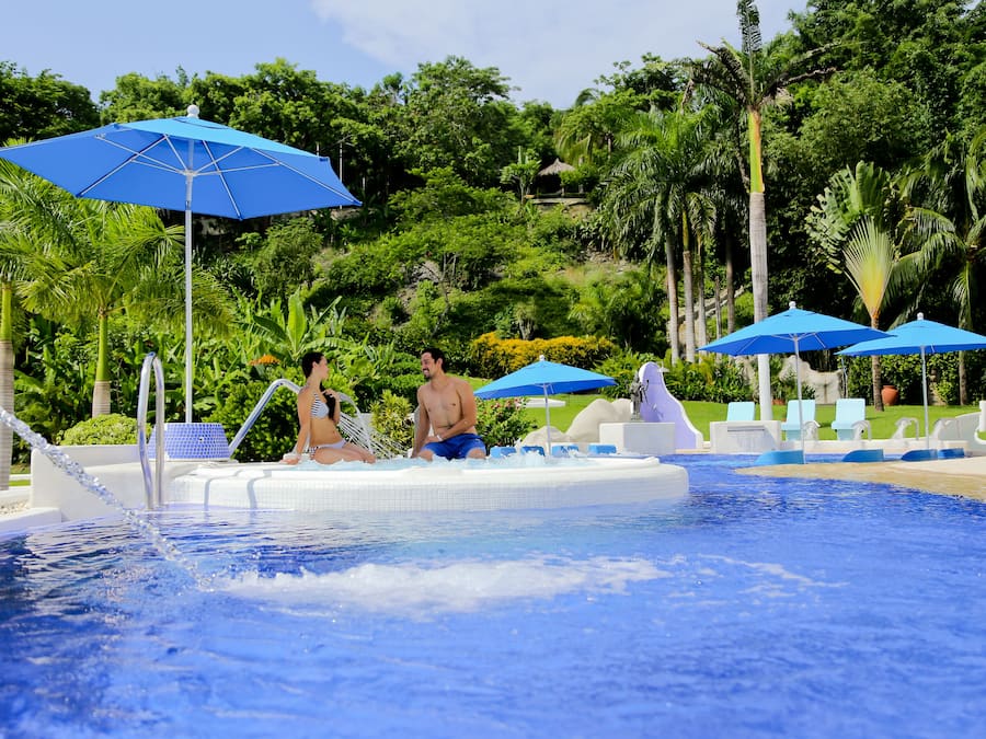 Salas de tratamiento para parejas, un sauna, una bañera de hidromasaje