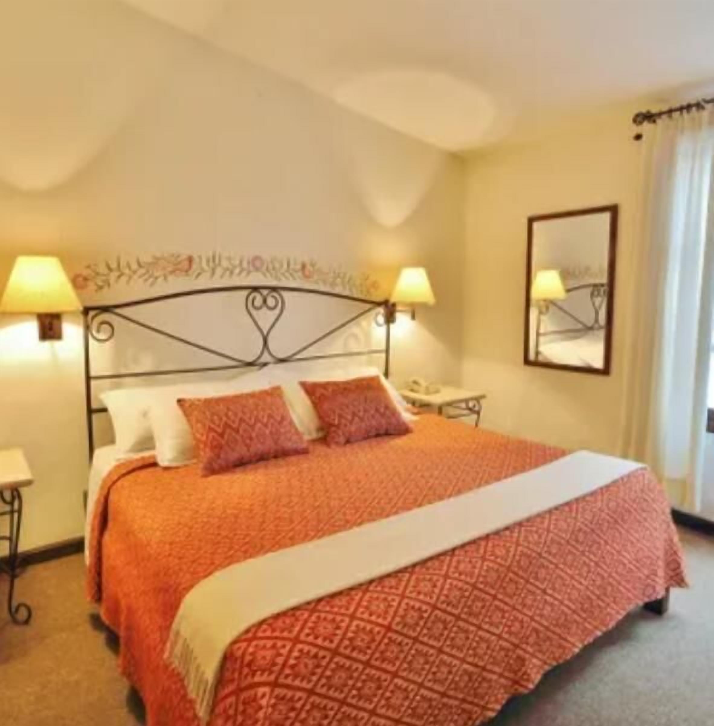 In-room safe, desk, iron/ironing board, free WiFi