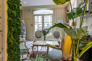 Reception - Hotel Romance Malesherbes by Patrick Hayat (Paris)