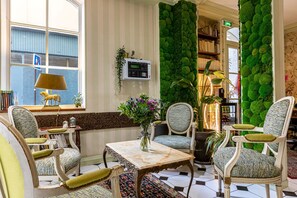 Reception - Hotel Romance Malesherbes by Patrick Hayat (Paris)