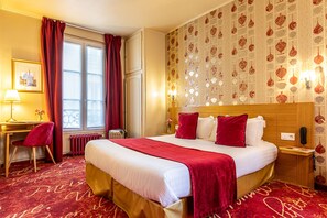 Triple Room (Chambre Dumas) | In-room safe, desk, soundproofing, iron/ironing board