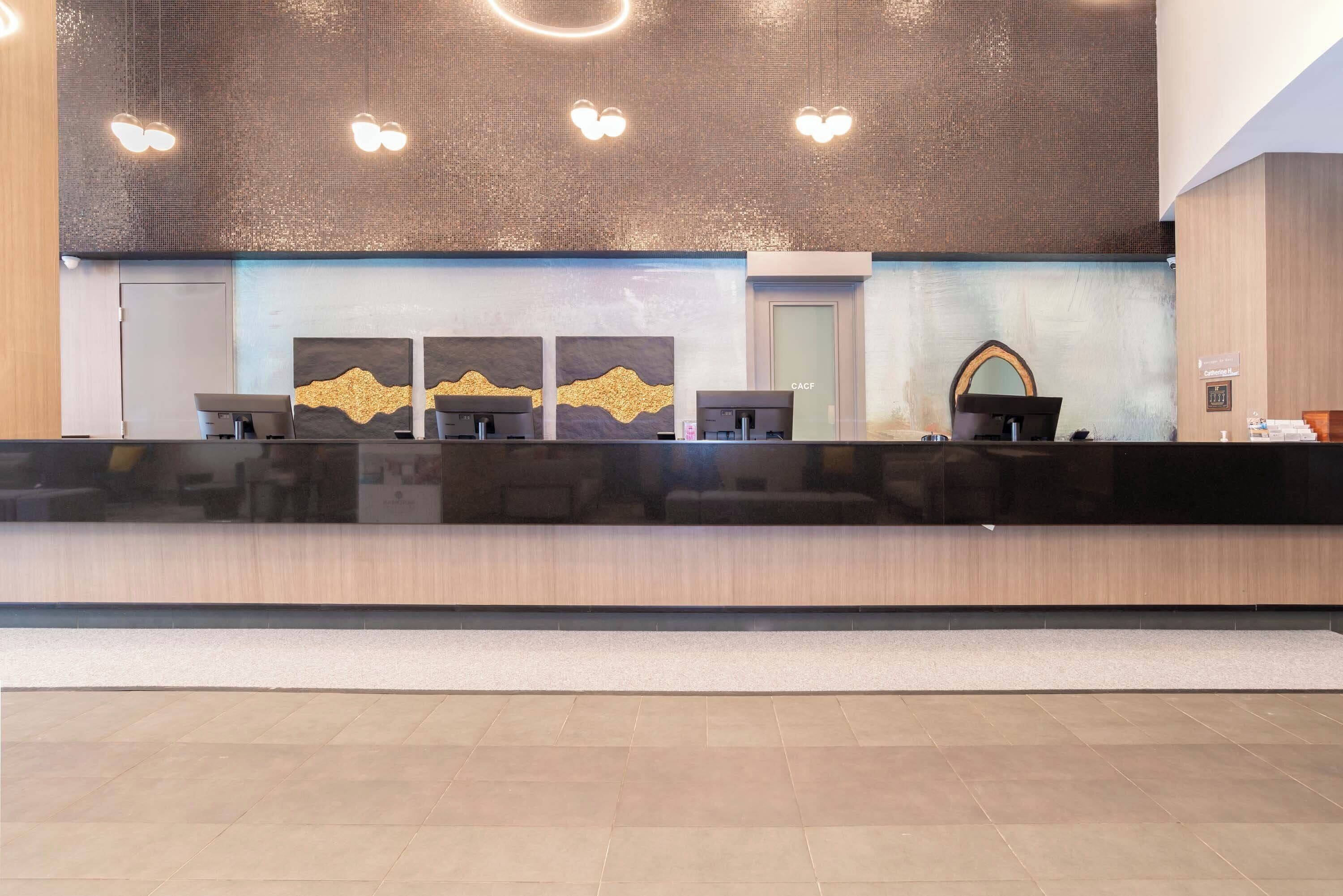 Photo - Sandman Signature Toronto Airport Hotel