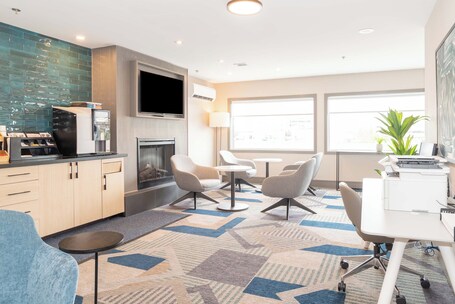 Sandman Signature Toronto Airport Hotel - Image 13