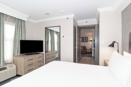 Sandman Signature Toronto Airport Hotel - Image 55