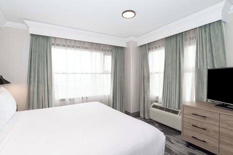 Sandman Signature Toronto Airport Hotel - Image 28