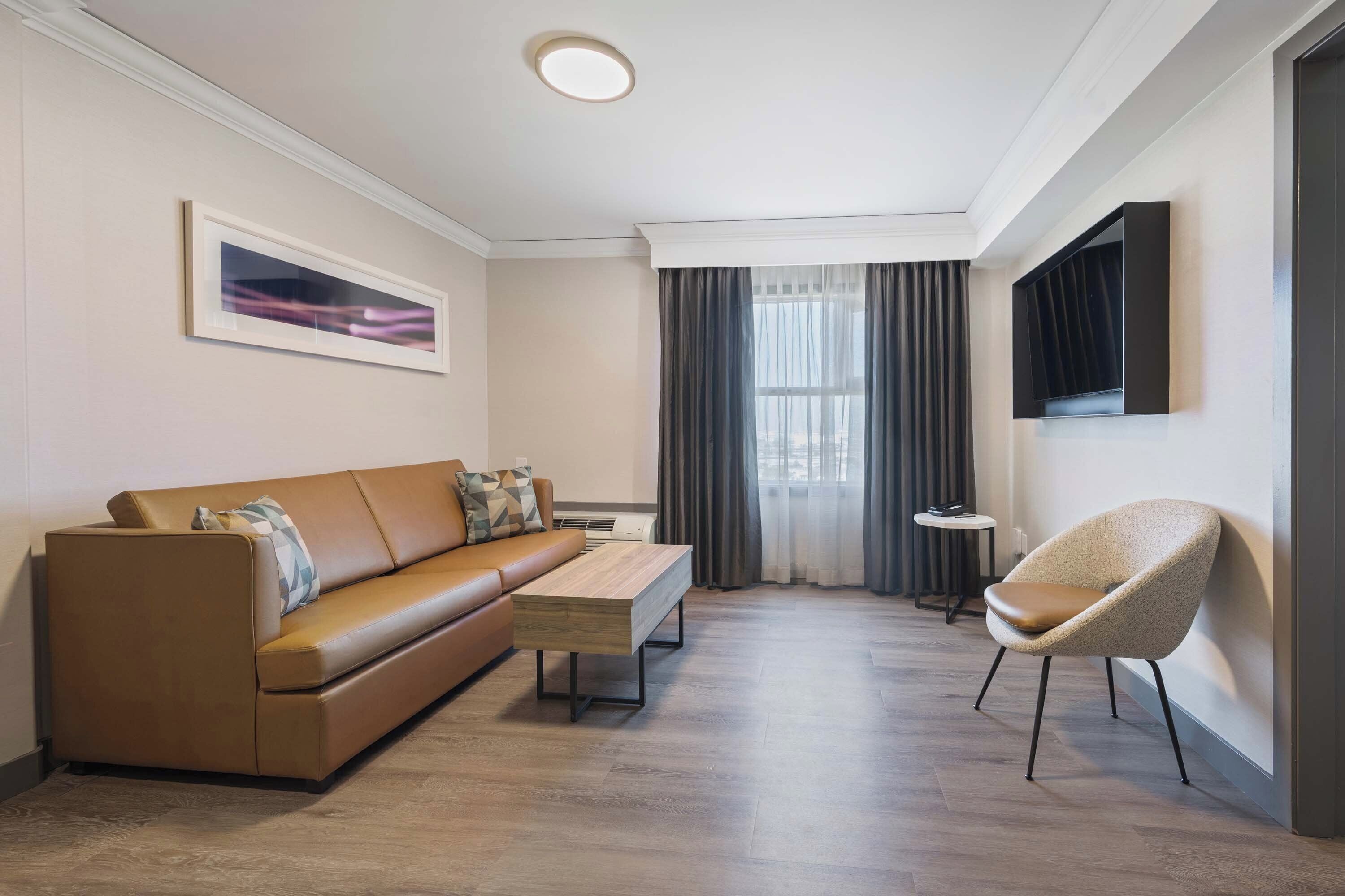 Photo - Sandman Signature Toronto Airport Hotel