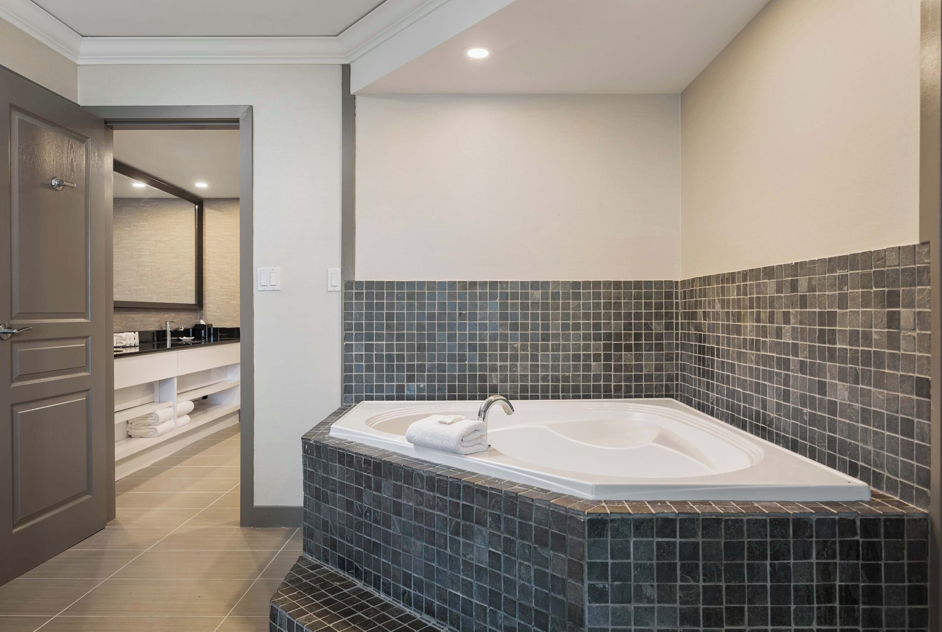 Photo - Sandman Signature Toronto Airport Hotel