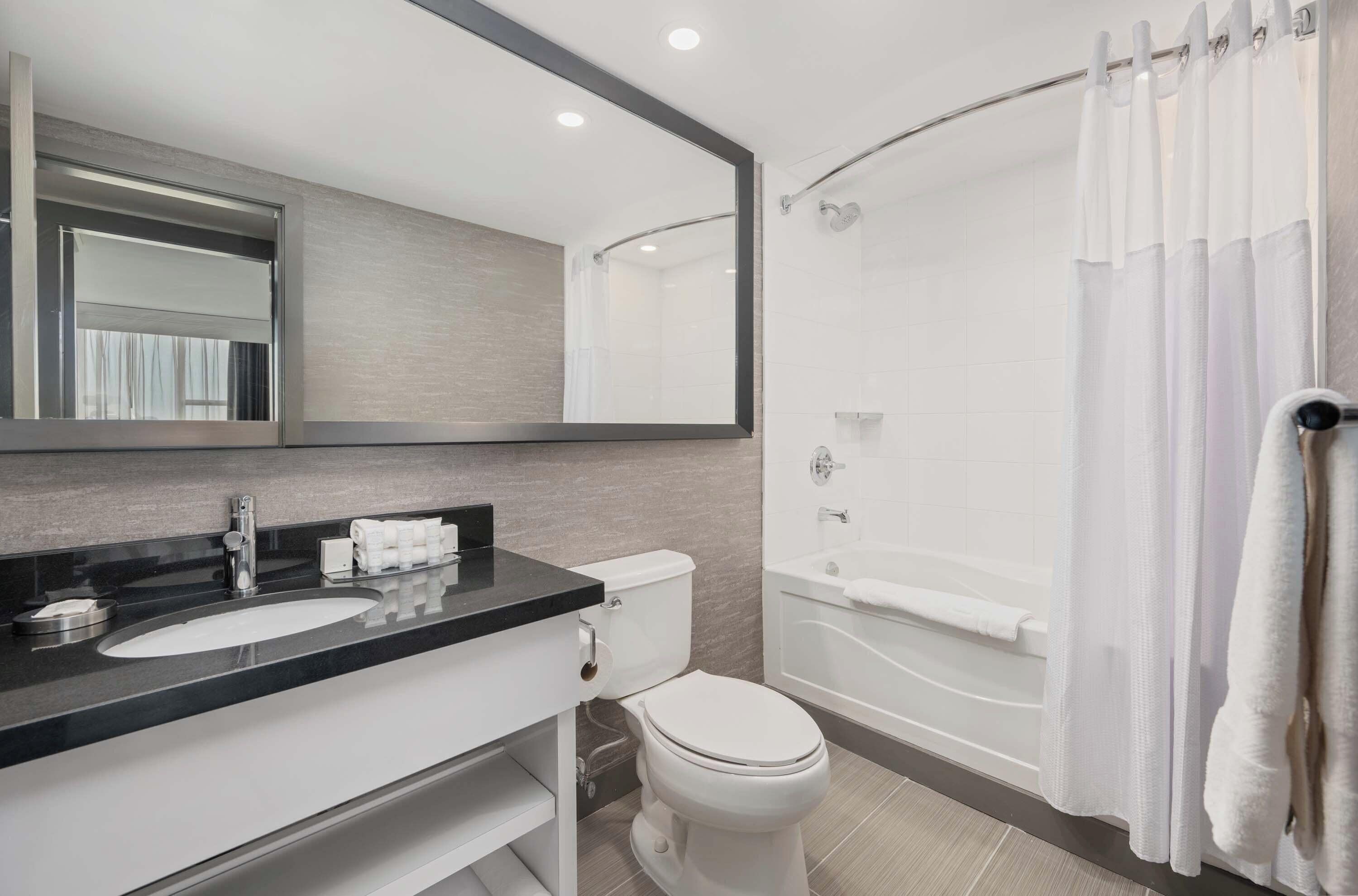 Photo - Sandman Signature Toronto Airport Hotel