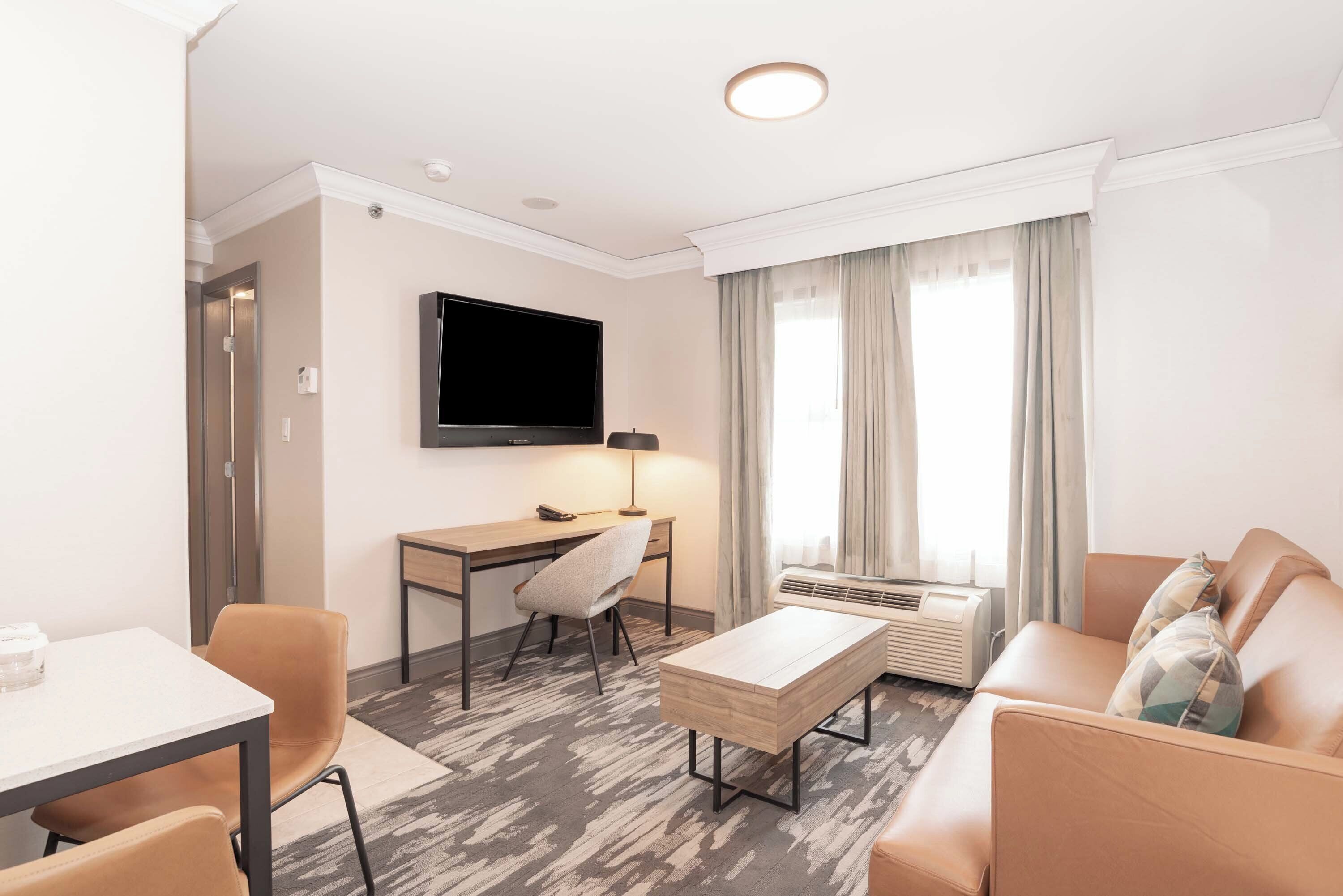 Photo - Sandman Signature Toronto Airport Hotel