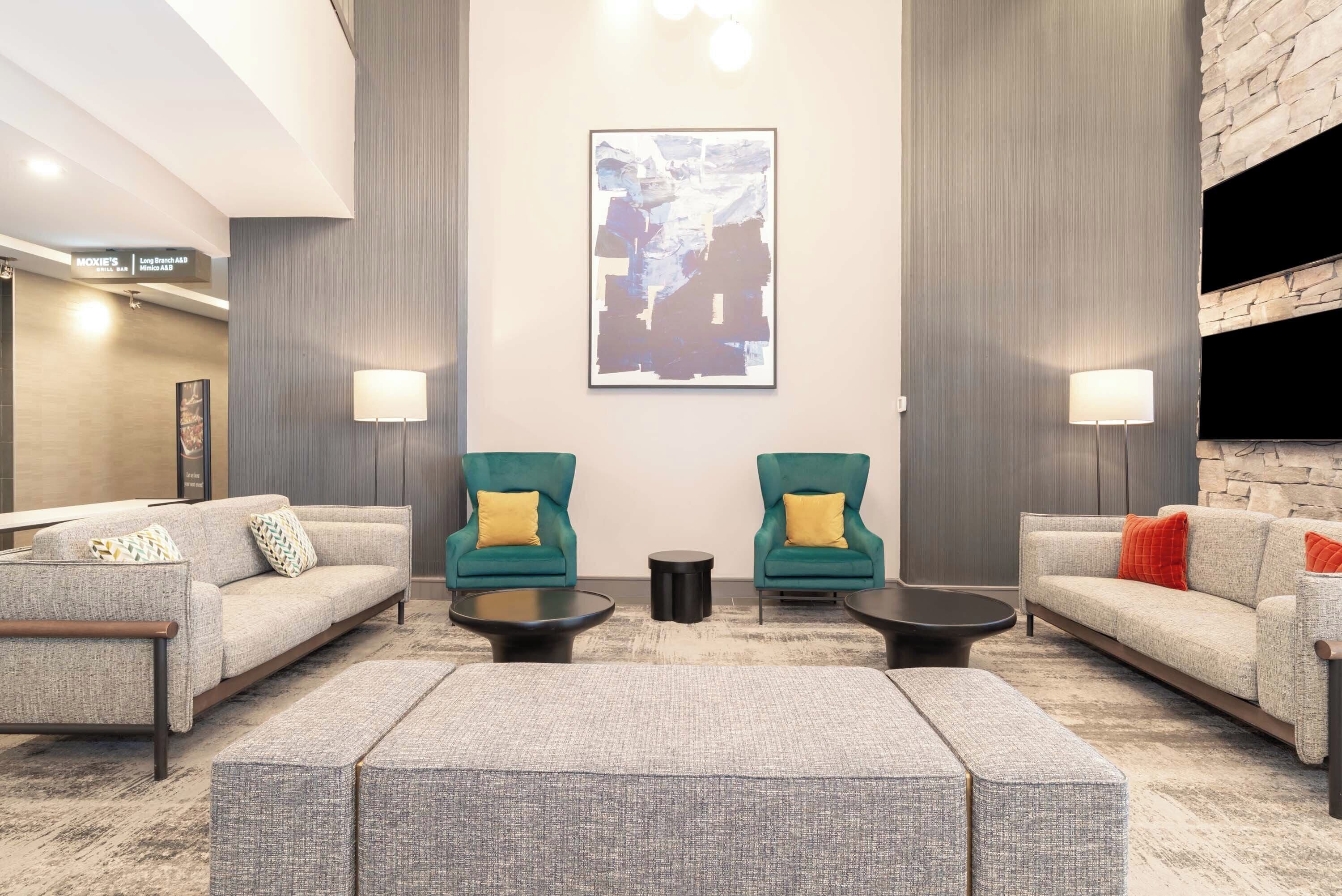 Photo - Sandman Signature Toronto Airport Hotel