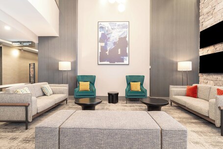Sandman Signature Toronto Airport Hotel - Image 8