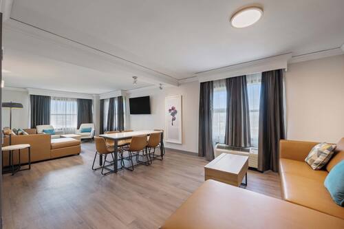 Literie de qualité supérieure, coffres-forts dans les chambres, bureau