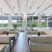 Sandman Signature Toronto Airport Hotel