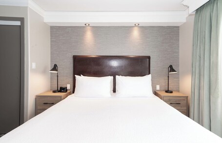 Sandman Signature Toronto Airport Hotel - Image 52