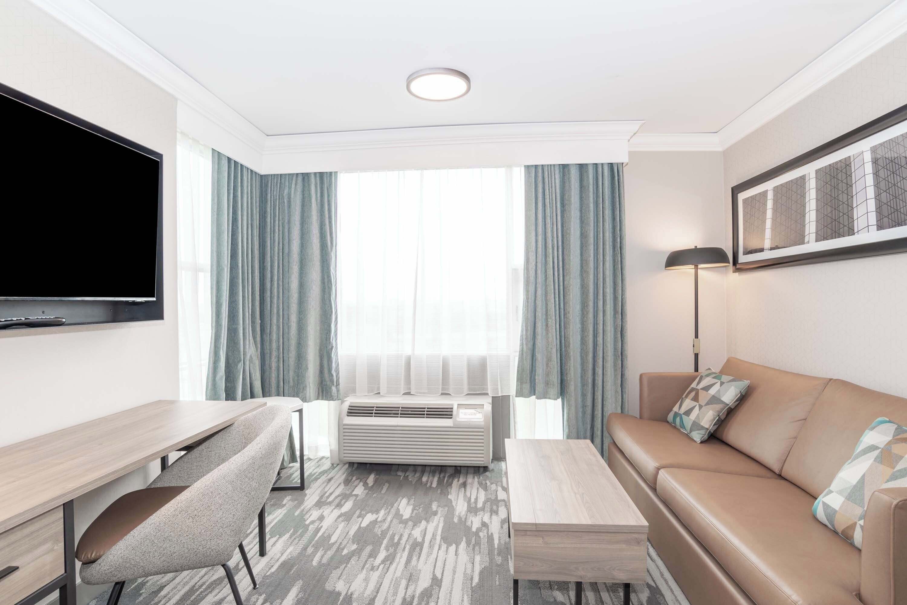 Photo - Sandman Signature Toronto Airport Hotel