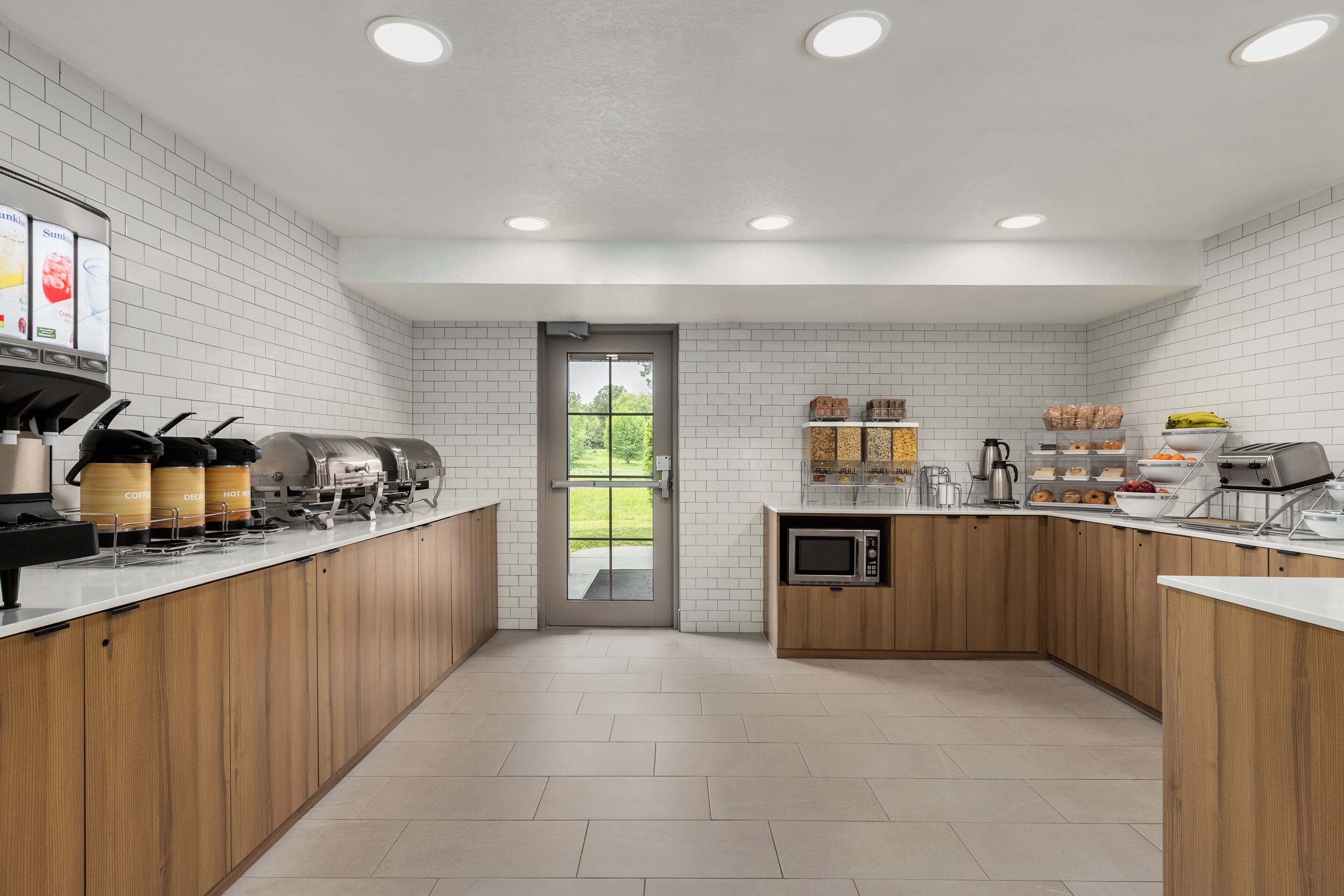 Free daily continental breakfast