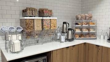 فطور أوروبي مجانًا يوميًا