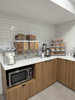 Free daily continental breakfast 