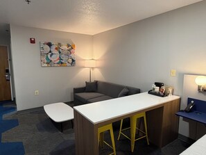 Studio Suite, 1 King Bed, Non Smoking | Desk, iron/ironing board, free cribs/infant beds, free WiFi - Microtel Inn & Suites by Wyndham Culpeper (Culpeper)