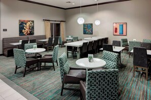 Colazione completa inclusa, servita tutte le mattine 
