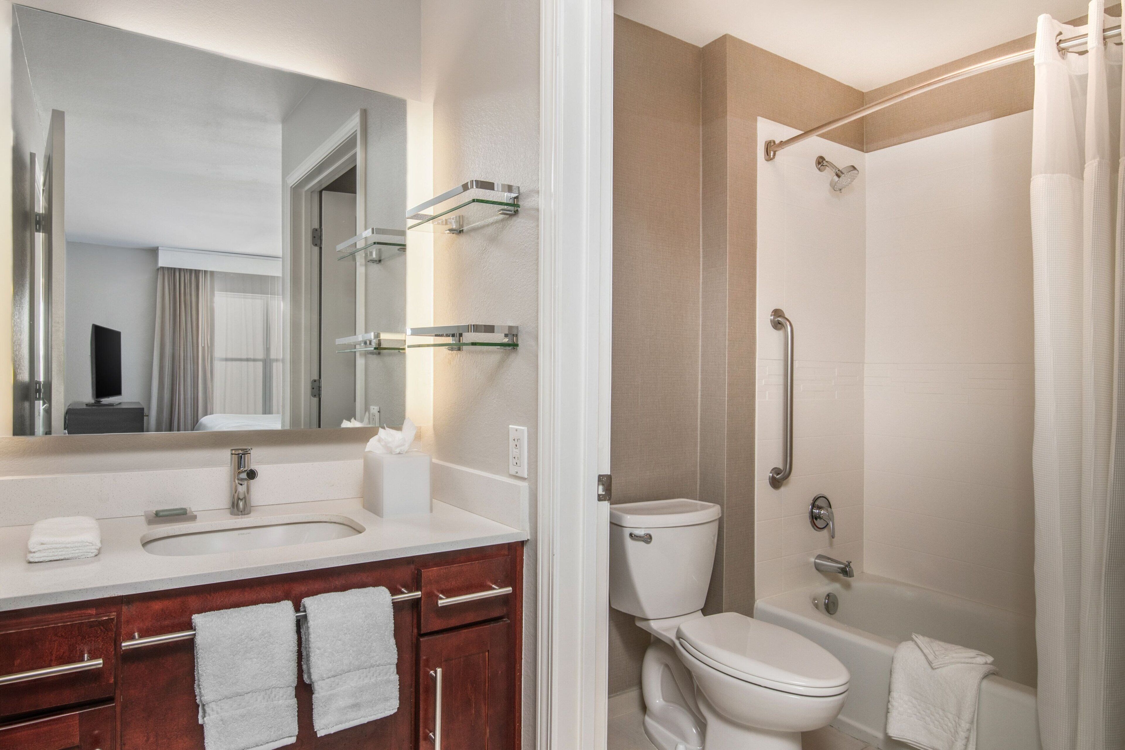 combined shower/bathtub, free toiletries, hair dryer, towels