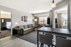 Premium bedding, desk, laptop workspace, blackout curtains - Residence Inn Phoenix Glendale Sports & Entertainment District (Glendale)