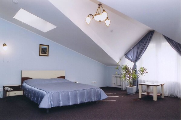 Kahden hengen standard-huone | Minibaari, tallelokero huoneessa, työpöytä, ilmainen Wi-Fi