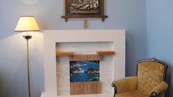 Minibar, caja fuerte, escritorio y wifi gratis