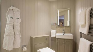 Free toiletries, hair dryer, bathrobes, towels - The Priory Hotel (Wareham)