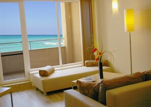 32-inch flat-screen TV with cable channels, TV - Obzor Beach Resort  (Obzor)