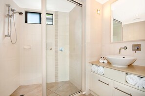 Shower, free toiletries, hair dryer, bathrobes - Shantara Resort Port Douglas - Adults Only Retreat (Port Douglas)