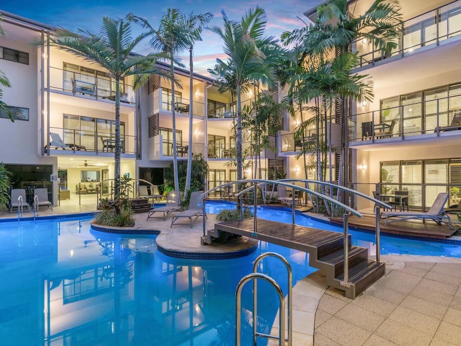 2 outdoor pools, sun loungers