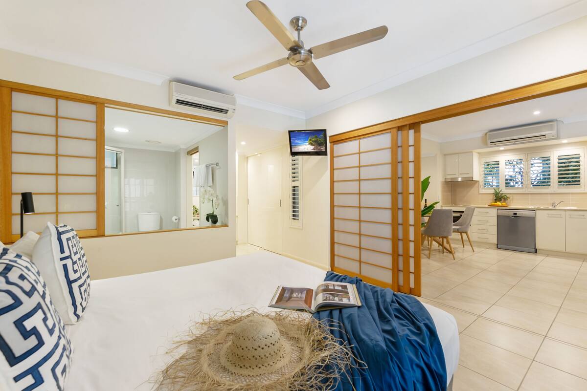 In-room safe, desk, soundproofing, iron/ironing board
