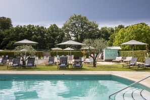 Indoor pool, seasonal outdoor pool, pool umbrellas, sun loungers - The Grove (Watford)