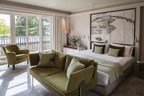 Bộ đồ giường kháng dị ứng, minibar, két bảo mật tại phòng, bàn 