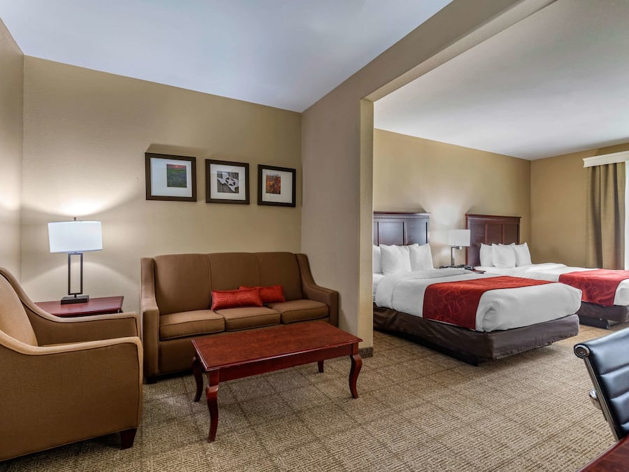 Suite, Mehrere Betten, barrierefrei, Nichtraucher | Daunenbettdecken, Pillowtop-Betten, individuell eingerichtet